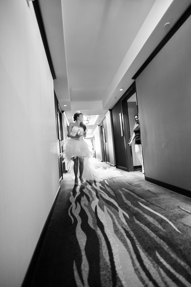Bride in the hallway in black and white
