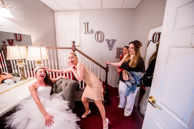 Bridal shower with surprise in the changing room